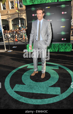 LOS ANGELES, CA - 15 juin 2011 : Ryan Reynolds lors de la première mondiale de son nouveau film 'Green Lantern' au Grauman's Chinese Theatre, à Hollywood. Banque D'Images