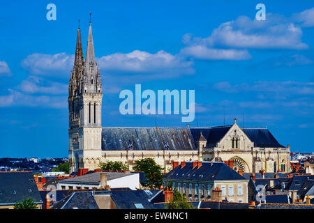 La France, dans le Maine-et-Loire, à Angers, la ville et la cathédrale St Maurice Banque D'Images