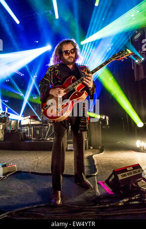 Detroit, Michigan, USA. 17 Juin, 2015. MY Morning Jacket d'effectuer sur la Cascade/Curation spontanée Série II Tour au Fillmore à Detroit, MI le 17 juin 2015 Crédit : Marc Nader/ZUMA/Alamy Fil Live News Banque D'Images