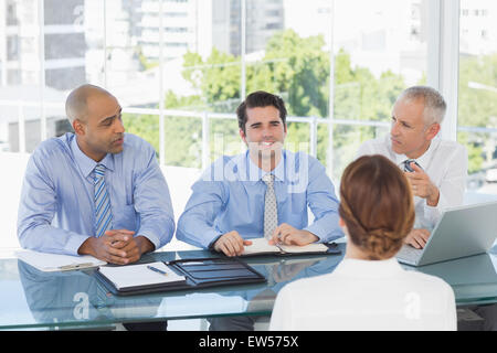 Businesswoman au travail interview Banque D'Images