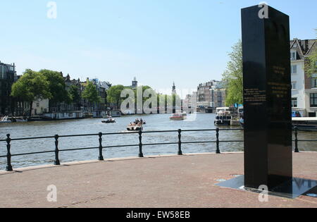 Monument à la résistance juive Joods (Verzetmonument ) pendant la Seconde Guerre mondiale, à Amsterdam, aux Pays-Bas, à l'angle de la rivière Amstel Banque D'Images