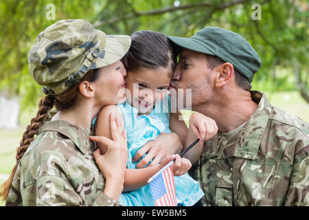 Les parents de l'armée réunis avec leur fille Banque D'Images