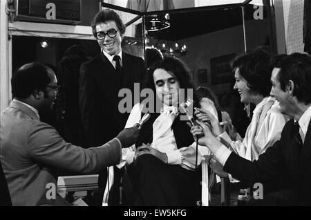 Tiny Tim (né Herbert Khaury ; 12 avril, 1932 - 30 novembre 1996) était un chanteur, joueur de ukulélé, et archiviste de l'ensemble. Il a été le plus célèbre pour son interprétation de 'Tiptoe Through the tulips' chanté dans une voix de fausset haut/vibrato. (Pictu Banque D'Images