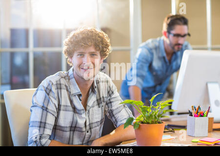 Smiling businessman looking at camera Banque D'Images