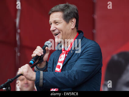 Russie, Moscou - 18 avril : Vice-président de la Douma de l'Assemblée fédérale Alexander Zhukov parler en cas de 80e anniversaire de l'équipe de Spartak Luzhniki de Moscou, Russie, 2015 Banque D'Images