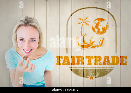 Composite image of elegant blonde holding box of Chocolates Banque D'Images