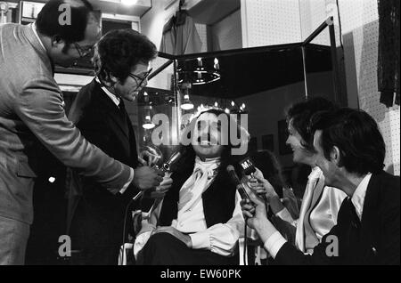 Tiny Tim (né Herbert Khaury ; 12 avril, 1932 - 30 novembre 1996) était un chanteur, joueur de ukulélé, et archiviste de l'ensemble. Il a été le plus célèbre pour son interprétation de 'Tiptoe Through the tulips' chanté dans une voix de fausset haut/vibrato. (Pictu Banque D'Images