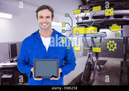 Libre de mechanic holding digital tablet Banque D'Images