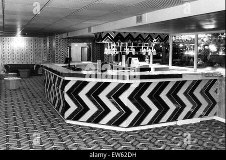 Le bar à cocktails au Pink Parrot nightclub, Coventry. 8e septembre 1987. Banque D'Images