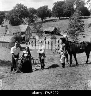 Burt Lancaster, Janette Scott, Kirk Douglas et Laurence Olivier sur le tournage de 'The Devil's Disciple' à Tring Park, Hertfordshire. 30 juillet 1958. Banque D'Images