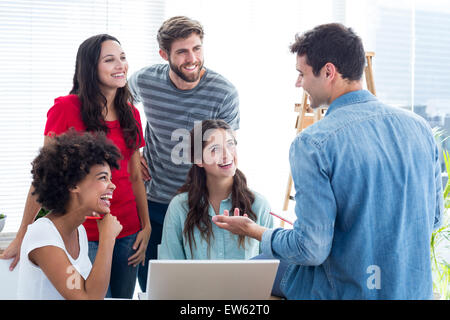 Jeune homme d'un discours Banque D'Images