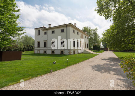 La Villa Pisani Bonetti est une villa patricienne conçue par Andrea Palladio, situé à Bagnolo, un hameau de la commune de Lonigo Banque D'Images