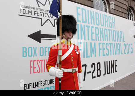 Edinburgh, Ecosse, Royaume-Uni. 18 Juin, 2015. Pour célébrer le 200e anniversaire de la bataille de Waterloo, l'Edinburgh International Film Festival présente une projection spéciale de Sergei Bondarchuk's film 1970 Waterloo en partenariat avec le Royal Edinburgh Military Tattoo et le Royal Scots Dragoon Guards photographié le Soldat Colin Qua Crédit : Richard Dyson/Alamy Live News Banque D'Images