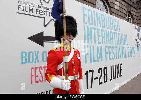 Edinburgh, Ecosse, Royaume-Uni. 18 Juin, 2015. Pour célébrer le 200e anniversaire de la bataille de Waterloo, l'Edinburgh International Film Festival présente une projection spéciale de Sergei Bondarchuk's film 1970 Waterloo en partenariat avec le Royal Edinburgh Military Tattoo et le Royal Scots Dragoon Guards photographié le Soldat Colin Qua Crédit : Richard Dyson/Alamy Live News Banque D'Images