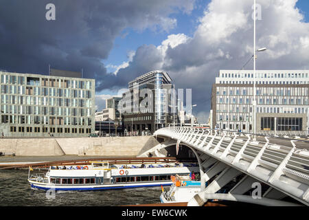 Kronprinzen Bridge, l'architecture moderne, pont Calatrava, Spree, excursion en bateau, Berlin Mitte ,, Allemagne Banque D'Images