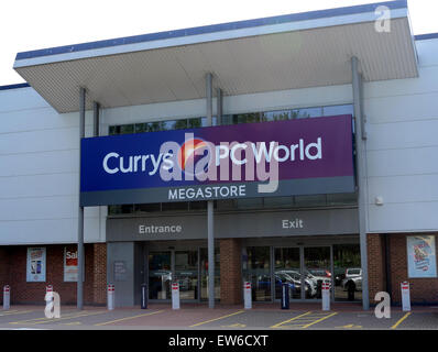 PC World Currys à lecture Gate Retail Park, Reading, Berkshire, Angleterre Banque D'Images