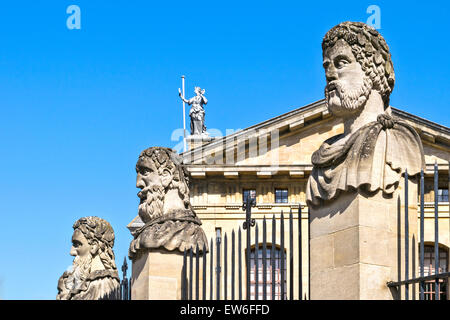 OXFORD CITY TÊTE DE TROIS empereurs romains ou à l'extérieur de l'HERMS Sheldonian Theatre Banque D'Images