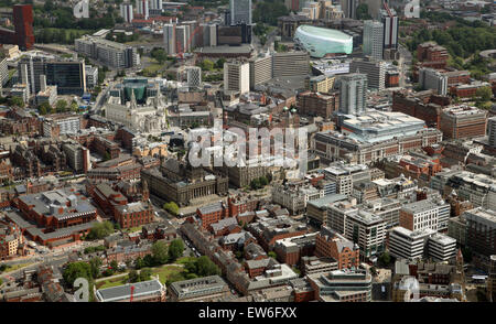 Vue aérienne de l'Hôtel de ville de Leeds et le Headrow, centre-ville de Leeds, UK Banque D'Images