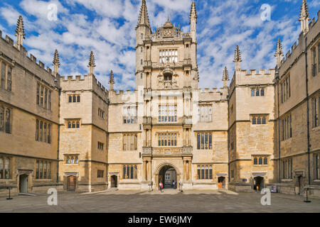 La ville d'OXFORD BODLEIAN LIBRARY ET COUR Banque D'Images