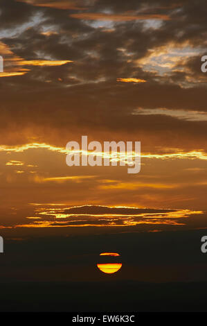 Ciel et coucher de soleil sur l'horizon Banque D'Images