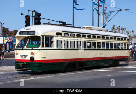 Un tramway d'époque dans le centre-ville de San Francisco, USA Banque D'Images