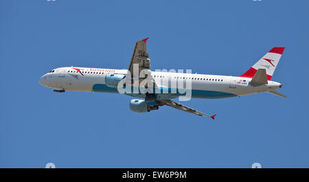 Austrian Airlines Airbus A321 OE-LBE, au départ de l'aéroport Londres Heathrow LHR Banque D'Images