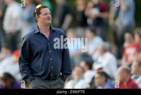 Canterbury, UK. 18 Juin, 2015. Clé de Rob promenades autour du bord du terrain. T20 Natwest Blast. Vs Spitfires Kent Essex Eagles © Plus Sport Action/Alamy Live News Banque D'Images