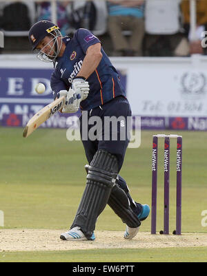 Canterbury, UK. 18 Juin, 2015. Ryan 10 Doeschate en action au bâton d'Essex. T20 Natwest Blast. Vs Spitfires Kent Essex Eagles © Plus Sport Action/Alamy Live News Banque D'Images