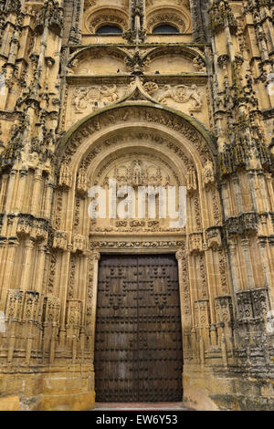 16e siècle porte latérale de sainte Marie de l'église de l'assomption à Arcos de la frontera espagne Banque D'Images