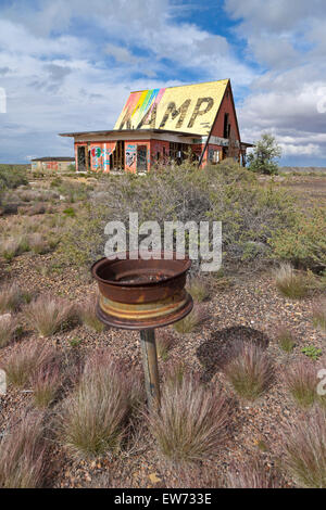 Un barbecue dans la fosse 2 canons de camping. Deux canons est situé en Arizona, à l'est de Flagstaff, sur ce qui était autrefois la route 66. Banque D'Images