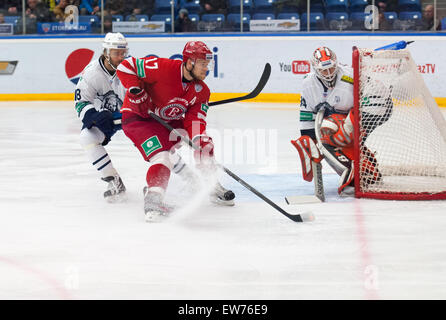 Moscou - le 10 janvier : C. Solodukhin (17) en action sur match de hockey contre Vityaz russe Medvezchak sur KHL le championnat de la ligue de hockey du premier ministre le 10 janvier 2015, à Moscou, Russie. Medvezcak a gagné 3:2 Banque D'Images