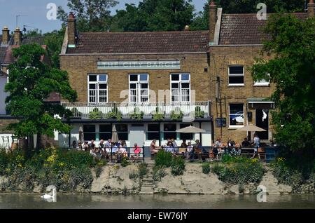 La Ville pub Barge, Strand-sur-le-Vert, Chiswick, Londres, Angleterre, Royaume-Uni Banque D'Images