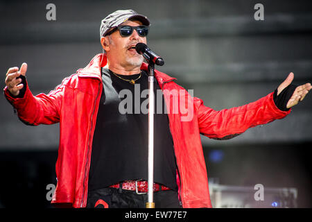 Milan Italie. 18 juin 2015. La star de rock italien Vasco Rossi effectue live au stade San Siro lors de la Tournée 'Live' 2015 Kom Banque D'Images