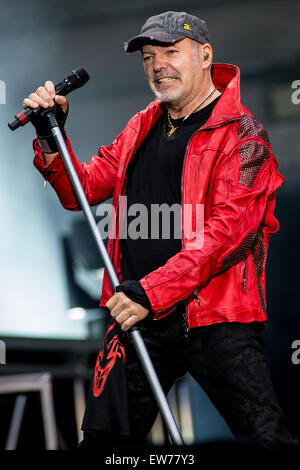 Milan Italie. 18 juin 2015. La star de rock italien Vasco Rossi effectue live au stade San Siro lors de la Tournée 'Live' 2015 Kom Banque D'Images