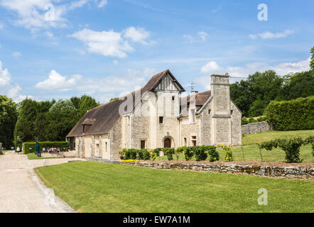 Les bâtiments en pierre, maintenant le centre d'information, le domaine de Villarceaux, près de Chaussy, Ile-de-France, le nord de la France Banque D'Images