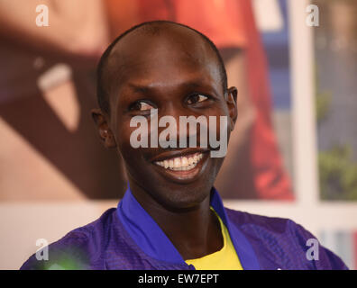 Runner Wilson Kipsang de Kenya assiste à une conférence de presse avant la demi-marathon 2015 Olomouc Mattoni à Olomouc, République tchèque, Juin 19, 2015. (CTK Photo/Ludek Perina) Banque D'Images