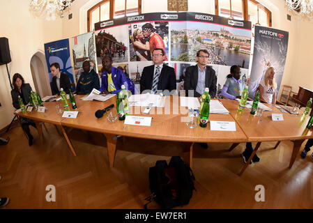 Porteur participera à une conférence de presse avant la demi-marathon 2015 Olomouc Mattoni à Olomouc, République tchèque, Juin 19, 2015. (CTK Photo/Ludek Perina) Banque D'Images