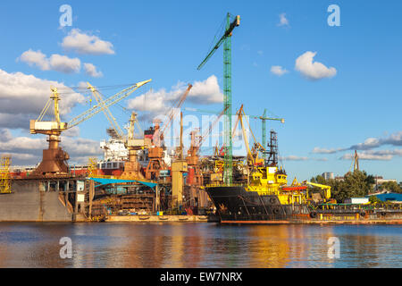 Site de construction dans le chantier naval de Gdansk en Pologne. Banque D'Images