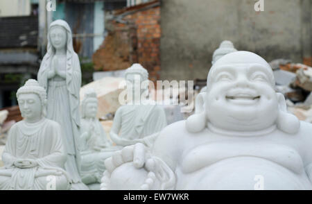 Statue de Bouddha en marbre blanc de la montagne de marbre à Da Nang Vietnam Banque D'Images