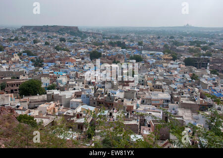 Vue aérienne de maisons dans la ville de Jodhpur, Rajasthan, Inde. Banque D'Images