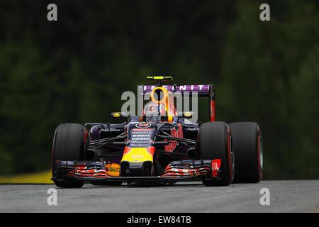 Spielberg, en Autriche. 19 Juin, 2015. DANIIL KVYAT de Russie et d'Infiniti Red Bull Racing durs pendant la pratique de la session 2015 Grand Prix d'Autriche de Formule 1 lors du Red Bull Ring de Spielberg, en Autriche. © James Gasperotti/ZUMA/Alamy Fil Live News Banque D'Images