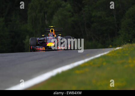 Spielberg, en Autriche. 19 Juin, 2015. DANIIL KVYAT de Russie et d'Infiniti Red Bull Racing durs pendant la pratique de la session 2015 Grand Prix d'Autriche de Formule 1 lors du Red Bull Ring de Spielberg, en Autriche. © James Gasperotti/ZUMA/Alamy Fil Live News Banque D'Images