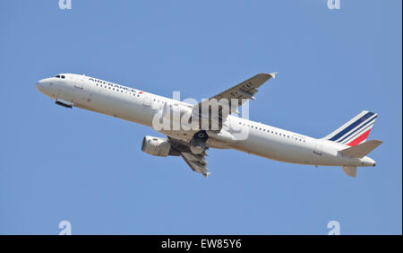 Air France Airbus A321 F-GTAY en partant de l'aéroport Londres Heathrow LHR Banque D'Images