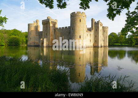 Château de Bodiam au coucher du soleil, East Sussex, Angleterre, Grande-Bretagne, Royaume-Uni Banque D'Images