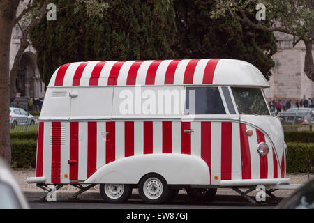 Vue rapprochée d'un ice cream van coloré sur Lisbonne, Portugal. Banque D'Images