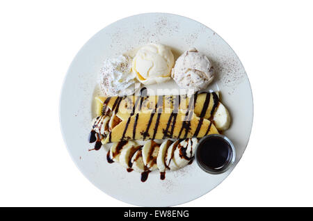 Gaufre avec de la crème glacée à la banane et chocolat topping Banque D'Images