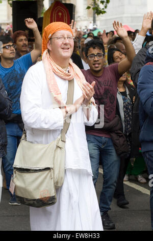 Rathayatra parade, adeptes Hare Krishna à Londres. Banque D'Images