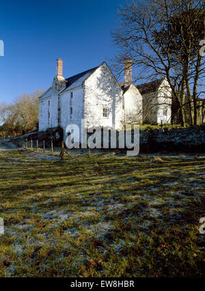 Hafoty Llansadwrn, Anglesey, : une maison médiévale à pans de bois (R) a fini par devenir l'E'aile d'un manoir Tudor H-plan avec central hall & W (L'aile) Banque D'Images