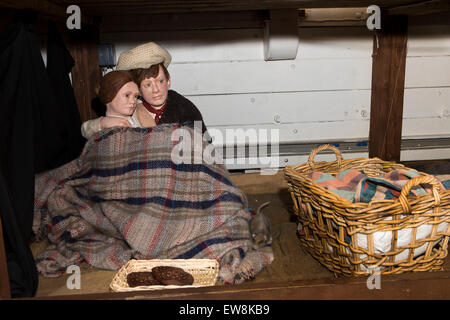 L'Irlande, Co Wexford, New Ross, tableau de passagers à l'intérieur de cabine l'entrepont 1845 navire Dunbrody emigrant Banque D'Images