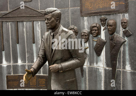 L'Irlande, Co Wexford, New Ross, la famille Kennedy Memorial sur le quai, statue de JFK Banque D'Images